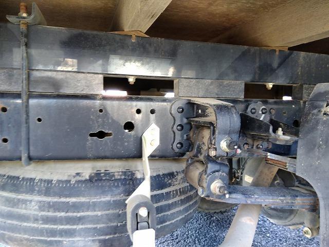 キャンター 　クレーン付平ボディ　上物タダノ製　４段ブーム　ラジコン付（無線）　フックイン　２．９ｔ吊り　差し違いアウトリガー　ワイドロングボディ　積載３．８ｔ　荷台寸法３７４×１９８×３４　荷台床木張り　内フック（68枚目）