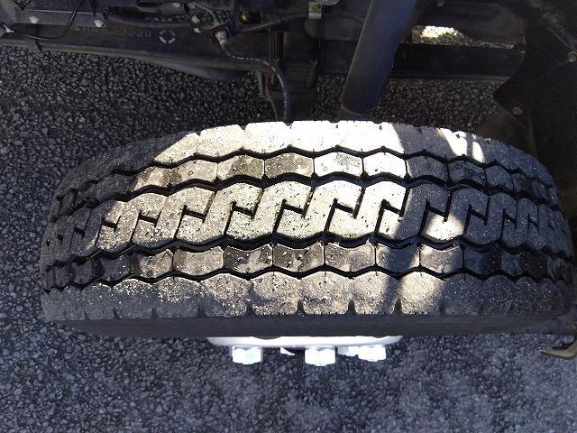 キャンター 　クレーン付平ボディ　上物タダノ製　４段ブーム　ラジコン付（無線）　フックイン　２．９ｔ吊り　差し違いアウトリガー　ワイドロングボディ　積載３．８ｔ　荷台寸法３７４×１９８×３４　荷台床木張り　内フック（75枚目）