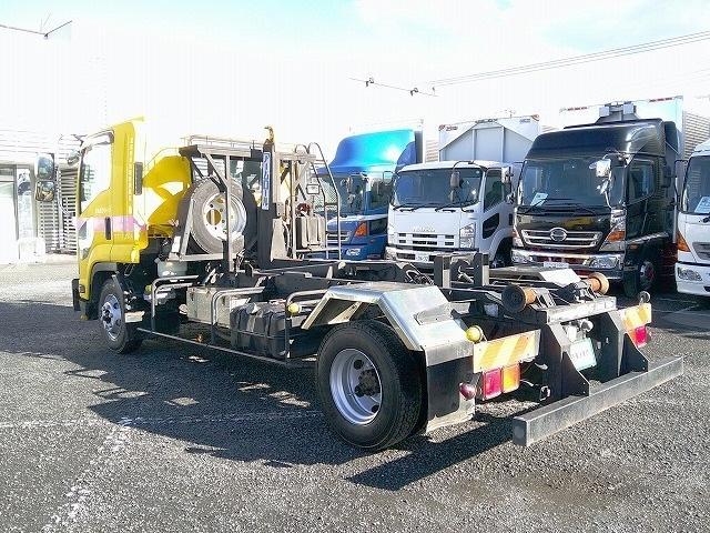 フォワード コンテナ専用車(アームロール) 上物新明和製 ツインホイスト 積載3.85t ベッド付 240馬力 カラーバックモニター有 6速ミッション 走行19万km台(8枚目)