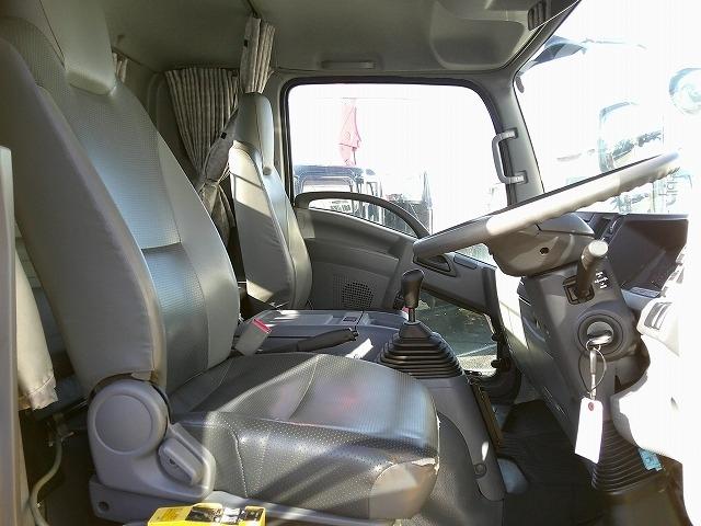 フォワード コンテナ専用車(アームロール) 上物新明和製 ツインホイスト 積載3.85t ベッド付 240馬力 カラーバックモニター有 6速ミッション 走行19万km台(11枚目)