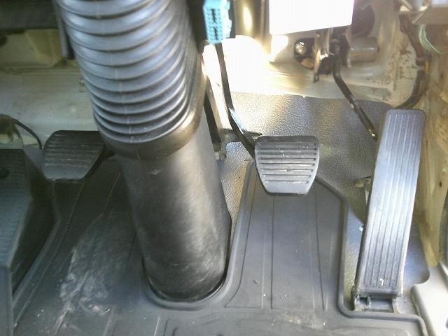 フォワード コンテナ専用車(アームロール) 上物新明和製 ツインホイスト 積載3.85t ベッド付 240馬力 カラーバックモニター有 6速ミッション 走行19万km台(14枚目)