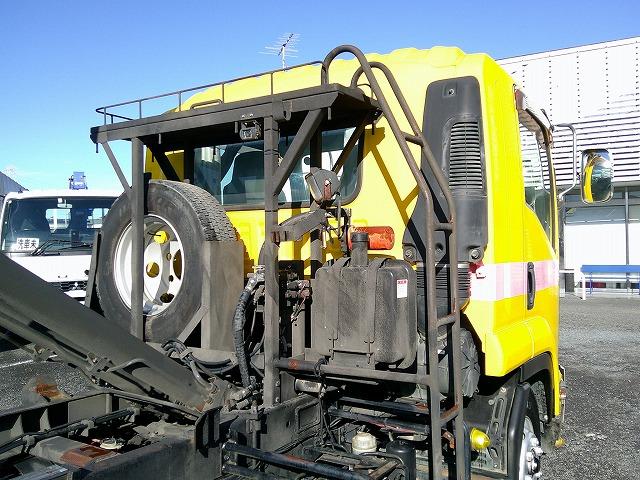 フォワード コンテナ専用車(アームロール) 上物新明和製 ツインホイスト 積載3.85t ベッド付 240馬力 カラーバックモニター有 6速ミッション 走行19万km台(26枚目)