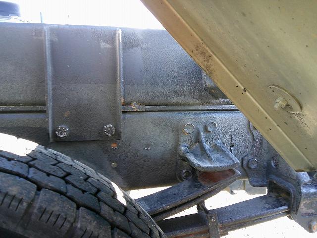 フォワード コンテナ専用車(アームロール) 上物新明和製 ツインホイスト 積載3.85t ベッド付 240馬力 カラーバックモニター有 6速ミッション 走行19万km台(56枚目)