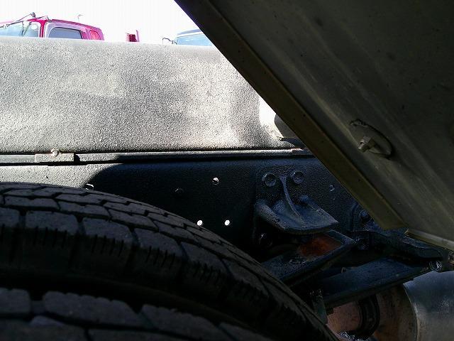 フォワード コンテナ専用車(アームロール) 上物新明和製 ツインホイスト 積載3.85t ベッド付 240馬力 カラーバックモニター有 6速ミッション 走行19万km台(59枚目)