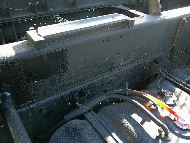 フォワード コンテナ専用車(アームロール) 上物新明和製 ツインホイスト 積載3.85t ベッド付 240馬力 カラーバックモニター有 6速ミッション 走行19万km台(69枚目)