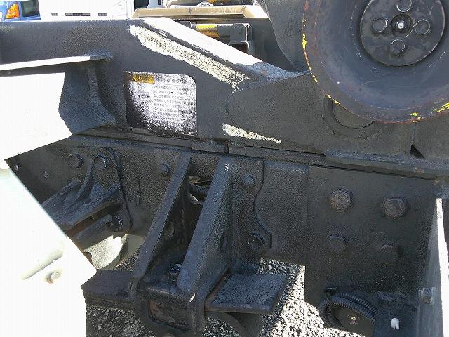 フォワード コンテナ専用車(アームロール) 上物新明和製 ツインホイスト 積載3.85t ベッド付 240馬力 カラーバックモニター有 6速ミッション 走行19万km台(71枚目)