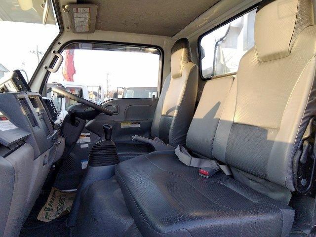 エルフトラック 　高所作業車　上物アイチコーポレーション製　上物型式ＳＨ１５Ｂ　地上高１４．６ｍ　電工仕様　サブバッテリー付　ジブ有　ウインチ付　自動格納機能　地上乗り込み可　走行１１．４万ｋｍ　６速ミッション（12枚目）