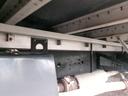 　アルミウイング　上物日本フルハーフ製　荷台床木張り　積載２．５ｔ　ラッシングレール４段　内フック５対　横ネタアルミ製　ベッド付　バックモニター有　６速ミッション　排ガス適合　中型（８ｔ限定）免許対応車（34枚目）
