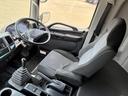 　アルミウイング　上物トランテックス製　荷台寸法６２７ｘ２４０ｘ２４１　荷台床板張り　積載２．７５ｔ　ラッシングレール２段　内フック５対　アオリ開閉サポート　後輪エアサス　ハイルーフ　アルミホイール装着（13枚目）
