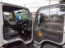 　低床ダンプ　上物新明和製　荷台寸法３０６ｘ１６０ｘ３２　積載２ｔ　４ナンバー　５速ミッション　走行１２．７万ｋｍ（10枚目）