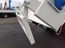 　低床ダンプ　上物新明和製　荷台寸法３０６ｘ１６０ｘ３２　積載２ｔ　４ナンバー　５速ミッション　走行１２．７万ｋｍ（23枚目）