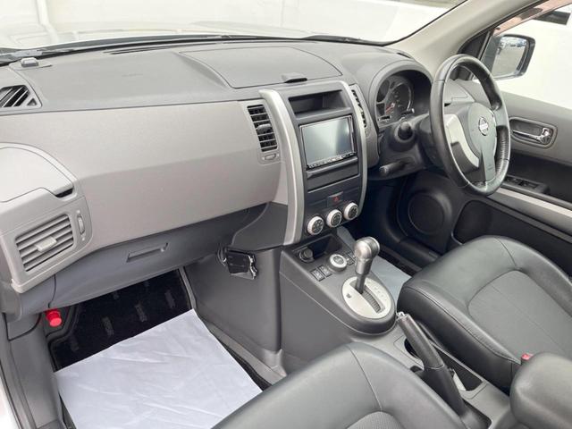 エクストレイル ２０Ｘ　ＳＤナビ　４ＷＤ　バックカメラ　合皮シート　スマートキー　ルーフレール　ＥＴＣ　オートライト　オートエアコン　純正１７インチアルミ　ＣＤ　ＤＶＤ再生　地デジ（46枚目）