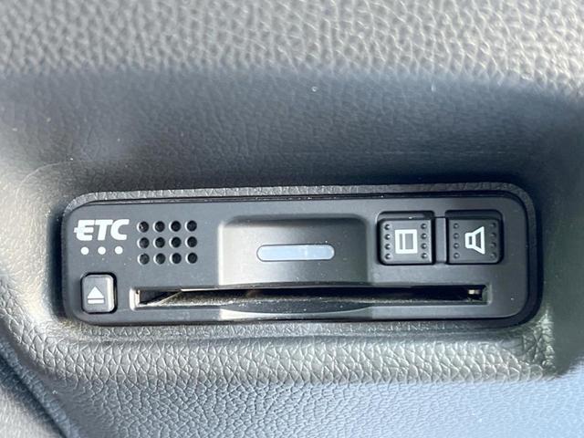 フィット 13G・F 純正SDナビ 衝突被害軽減システム レーダークルーズ バックカメラ スマートキー ビルトインETC オートエアコン CD(7枚目)