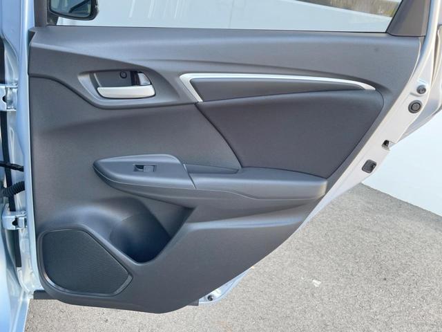 フィット 13G・F 純正SDナビ 衝突被害軽減システム レーダークルーズ バックカメラ スマートキー ビルトインETC オートエアコン CD(50枚目)