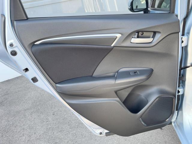 フィット 13G・F 純正SDナビ 衝突被害軽減システム レーダークルーズ バックカメラ スマートキー ビルトインETC オートエアコン CD(77枚目)