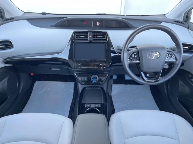 プリウス Ａツーリングセレクション　純正９インチナビ　衝突被害軽減システム　レーダークルーズ　パワーシート　合皮シート　ドラレコ　コーナーセンサー　スマートキー　ＬＥＤヘッド　ＥＴＣ２．０　オートハイビーム　オートエアコン（2枚目）