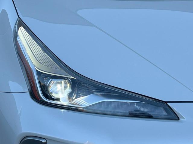 プリウス Ａツーリングセレクション　純正９インチナビ　衝突被害軽減システム　レーダークルーズ　パワーシート　合皮シート　ドラレコ　コーナーセンサー　スマートキー　ＬＥＤヘッド　ＥＴＣ２．０　オートハイビーム　オートエアコン（12枚目）