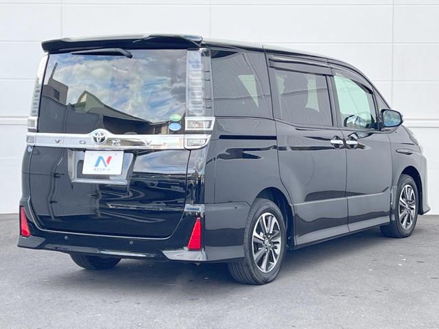 ヴォクシー ＺＳ　煌ＩＩ　両側電動ドア　後席モニター　バックカメラ　衝突被害軽減システム　ドラレコ　コーナーセンサー　スマートキー　ＬＥＤヘッド　ビルトインＥＴＣ　クルコン　純正１６インチアルミ　オートハイビーム（17枚目）