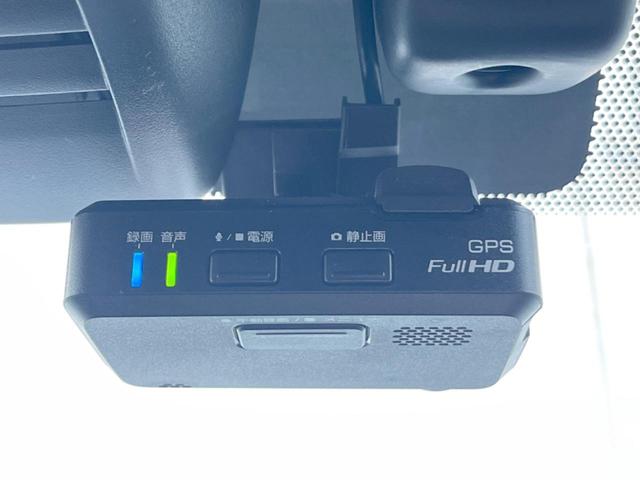 ノート ｅ－パワー　メダリスト　純正ＳＤナビ　全周囲カメラ　衝突被害軽減システム　ハーフレザーシート　ドラレコ　コーナーセンサー　スマートキー　ＬＥＤヘッド　ＥＴＣ　純正１５インチアルミ　車線逸脱警報　オートライト　オートエアコン（7枚目）