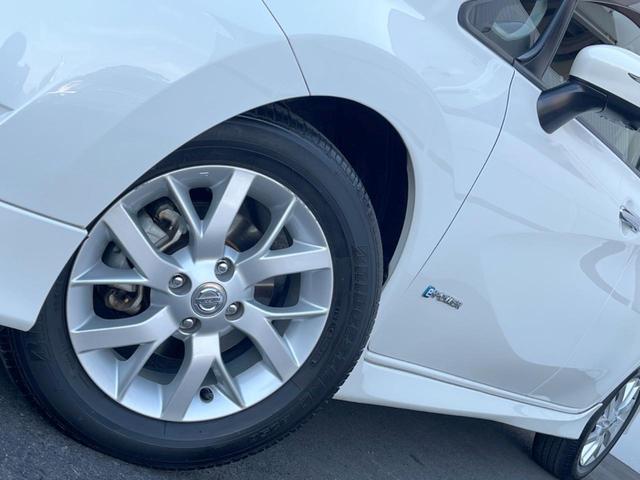 ノート ｅ－パワー　メダリスト　純正ＳＤナビ　全周囲カメラ　衝突被害軽減システム　ハーフレザーシート　ドラレコ　コーナーセンサー　スマートキー　ＬＥＤヘッド　ＥＴＣ　純正１５インチアルミ　車線逸脱警報　オートライト　オートエアコン（13枚目）