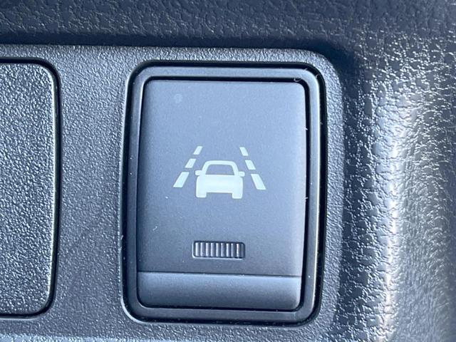 ノート ｅ－パワー　メダリスト　純正ＳＤナビ　全周囲カメラ　衝突被害軽減システム　ハーフレザーシート　ドラレコ　コーナーセンサー　スマートキー　ＬＥＤヘッド　ＥＴＣ　純正１５インチアルミ　車線逸脱警報　オートライト　オートエアコン（25枚目）