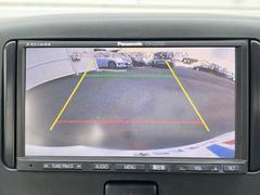 【バックカメラ】駐車時に後方がリアルタイム映像で確認できます。大型商業施設や立体駐車場での駐車時や、夜間のバック時に大活躍！運転スキルに関わらず、今や必須となった装備のひとつです！ 5