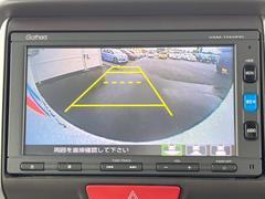 【バックカメラ】駐車時に後方がリアルタイム映像で確認できます。大型商業施設や立体駐車場での駐車時や、夜間のバック時に大活躍！運転スキルに関わらず、今や必須となった装備のひとつです！ 5