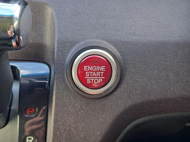 Ｎ－ＯＮＥ プレミアム　ツアラー・Ｌパッケージ　ＥＴＣ　バックカメラ　オートクルーズコントロール　オートライト　ＨＩＤ　スマートキー　アイドリングストップ　電動格納ミラー　ベンチシート　ＣＶＴ　盗難防止システム　ＡＢＳ　ＥＳＣ　ＣＤ　ＵＳＢ（12枚目）