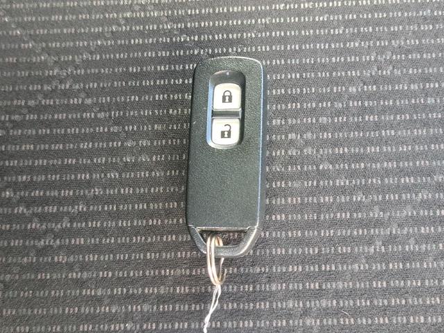 Ｎ－ＯＮＥ プレミアム　ツアラー・Ｌパッケージ　ＥＴＣ　バックカメラ　オートクルーズコントロール　オートライト　ＨＩＤ　スマートキー　アイドリングストップ　電動格納ミラー　ベンチシート　ＣＶＴ　盗難防止システム　ＡＢＳ　ＥＳＣ　ＣＤ　ＵＳＢ（13枚目）