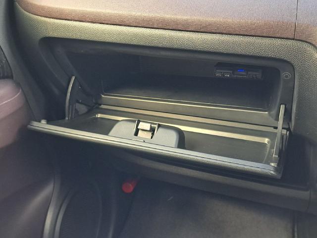 Ｎ－ＯＮＥ プレミアム　ツアラー・Ｌパッケージ　ＥＴＣ　バックカメラ　オートクルーズコントロール　オートライト　ＨＩＤ　スマートキー　アイドリングストップ　電動格納ミラー　ベンチシート　ＣＶＴ　盗難防止システム　ＡＢＳ　ＥＳＣ　ＣＤ　ＵＳＢ（31枚目）