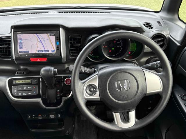 N-BOX G SSパッケージ ETC バックカメラ 両側スライド・片側電動 ナビ TV HID スマートキー アイドリングストップ 電動格納ミラー シートヒーター ベンチシート CVT 盗難防止システム ABS ESC CD(4枚目)