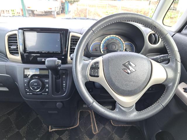 スペーシアカスタム Ｊスタイル　ＥＴＣ　バックカメラ　両側電動スライドドア　ナビ　ＴＶ　衝突被害軽減システム　オートライト　ＨＩＤ　スマートキー　アイドリングストップ　電動格納ミラー　シートヒーター　ベンチシート　ＣＶＴ（4枚目）