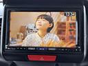 TV付きの車となっております。ドライブの合間の休憩中に気になる番組を見ることができます。