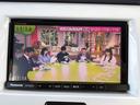 TV付きの車となっております。ドライブの合間の休憩中に気になる番組を見ることができます。