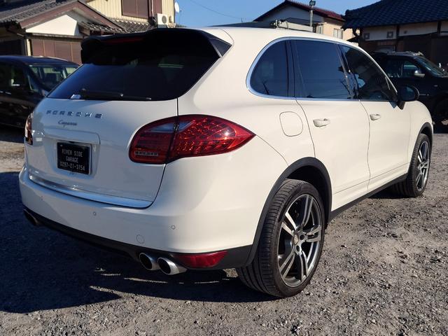 カイエン ベースグレード　ターボ仕様カスタム　サンルーフ　ブラックレザーインテリア　サンルーフ　２１インチＡＷ　スペアキー（4枚目）