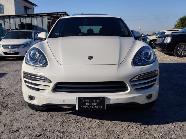 カイエン ベースグレード　ターボ仕様カスタム　サンルーフ　ブラックレザーインテリア　サンルーフ　２１インチＡＷ　スペアキー（5枚目）