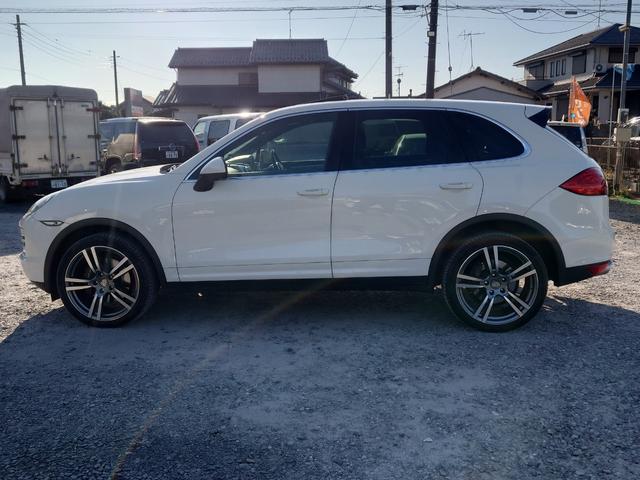 カイエン ベースグレード　ターボ仕様カスタム　サンルーフ　ブラックレザーインテリア　サンルーフ　２１インチＡＷ　スペアキー（7枚目）