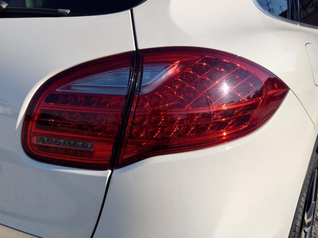 カイエン ベースグレード　ターボ仕様カスタム　サンルーフ　ブラックレザーインテリア　サンルーフ　２１インチＡＷ　スペアキー（14枚目）