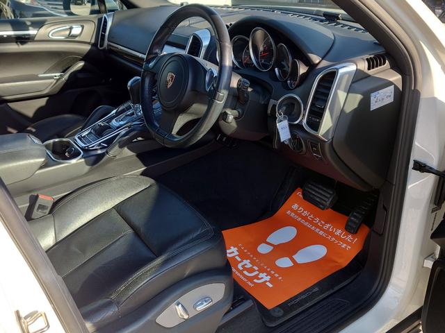 カイエン ベースグレード　ターボ仕様カスタム　サンルーフ　ブラックレザーインテリア　サンルーフ　２１インチＡＷ　スペアキー（19枚目）