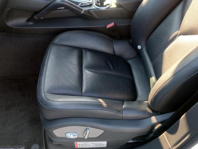 カイエン ベースグレード　ターボ仕様カスタム　サンルーフ　ブラックレザーインテリア　サンルーフ　２１インチＡＷ　スペアキー（24枚目）