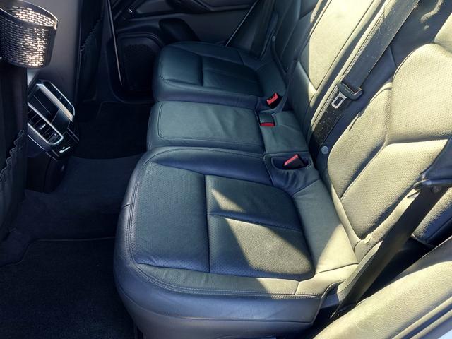 カイエン ベースグレード　ターボ仕様カスタム　サンルーフ　ブラックレザーインテリア　サンルーフ　２１インチＡＷ　スペアキー（30枚目）