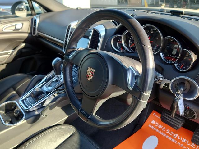 カイエン ベースグレード　ターボ仕様カスタム　サンルーフ　ブラックレザーインテリア　サンルーフ　２１インチＡＷ　スペアキー（34枚目）