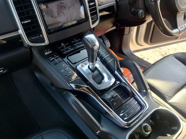 カイエン ベースグレード　ターボ仕様カスタム　サンルーフ　ブラックレザーインテリア　サンルーフ　２１インチＡＷ　スペアキー（37枚目）