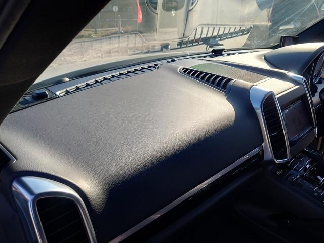 カイエン ベースグレード　ターボ仕様カスタム　サンルーフ　ブラックレザーインテリア　サンルーフ　２１インチＡＷ　スペアキー（39枚目）