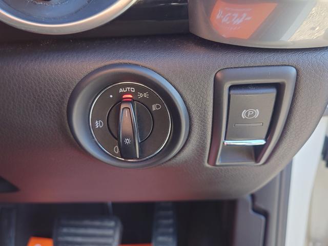 カイエン ベースグレード　ターボ仕様カスタム　サンルーフ　ブラックレザーインテリア　サンルーフ　２１インチＡＷ　スペアキー（41枚目）