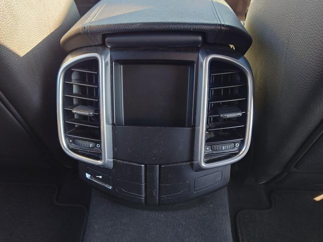 カイエン ベースグレード　ターボ仕様カスタム　サンルーフ　ブラックレザーインテリア　サンルーフ　２１インチＡＷ　スペアキー（43枚目）