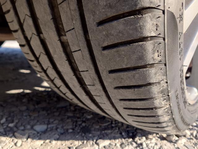 カイエン ベースグレード　ターボ仕様カスタム　サンルーフ　ブラックレザーインテリア　サンルーフ　２１インチＡＷ　スペアキー（59枚目）