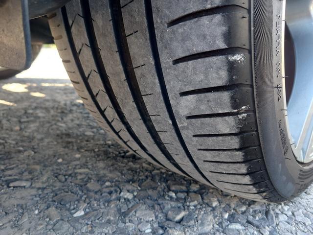 カイエン ベースグレード　ターボ仕様カスタム　サンルーフ　ブラックレザーインテリア　サンルーフ　２１インチＡＷ　スペアキー（60枚目）