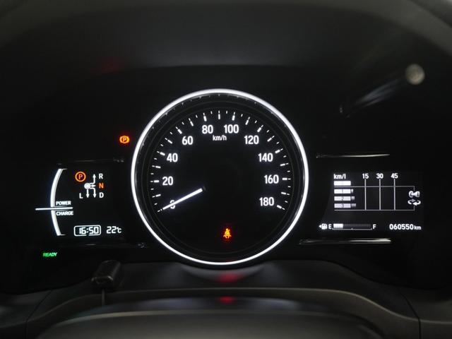 ヴェゼル ハイブリッドＺ・ホンダセンシング　ワンオーナー　インターナビ　バックカメラ　ホンダセンシング　シートヒーター　ＬＥＤオートライト　レーダーサポート　１オーナ－　ＤＶＤ再生機能　整備記録簿　横滑り防止システム　バックアイカメラ　フルセ（16枚目）