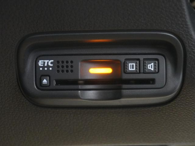ヴェゼル ハイブリッドＺ・ホンダセンシング　ワンオーナー　インターナビ　バックカメラ　ホンダセンシング　シートヒーター　ＬＥＤオートライト　レーダーサポート　１オーナ－　ＤＶＤ再生機能　整備記録簿　横滑り防止システム　バックアイカメラ　フルセ（24枚目）